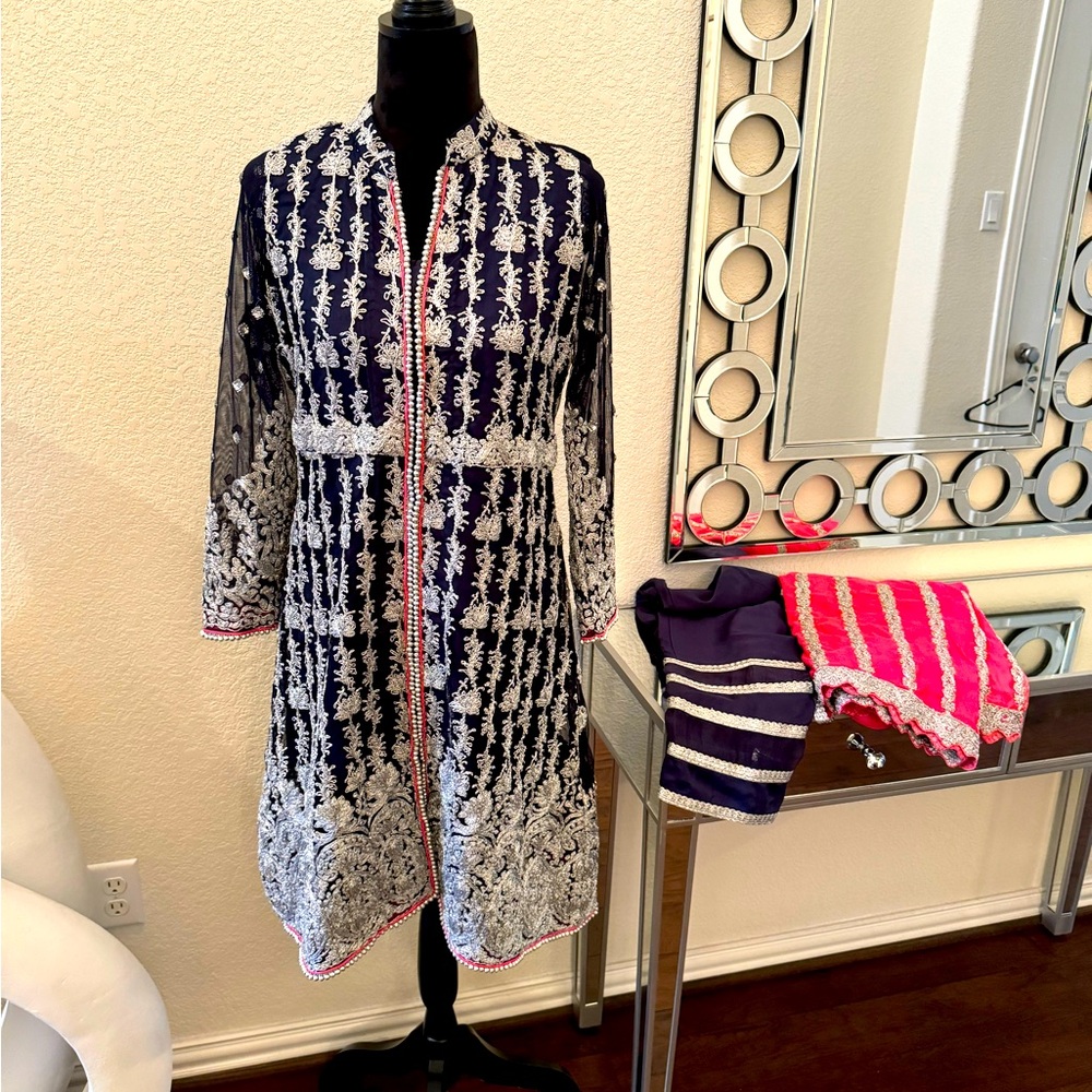 Beautiful Pakistani/Indian formal 3 piece dress. Size S/M